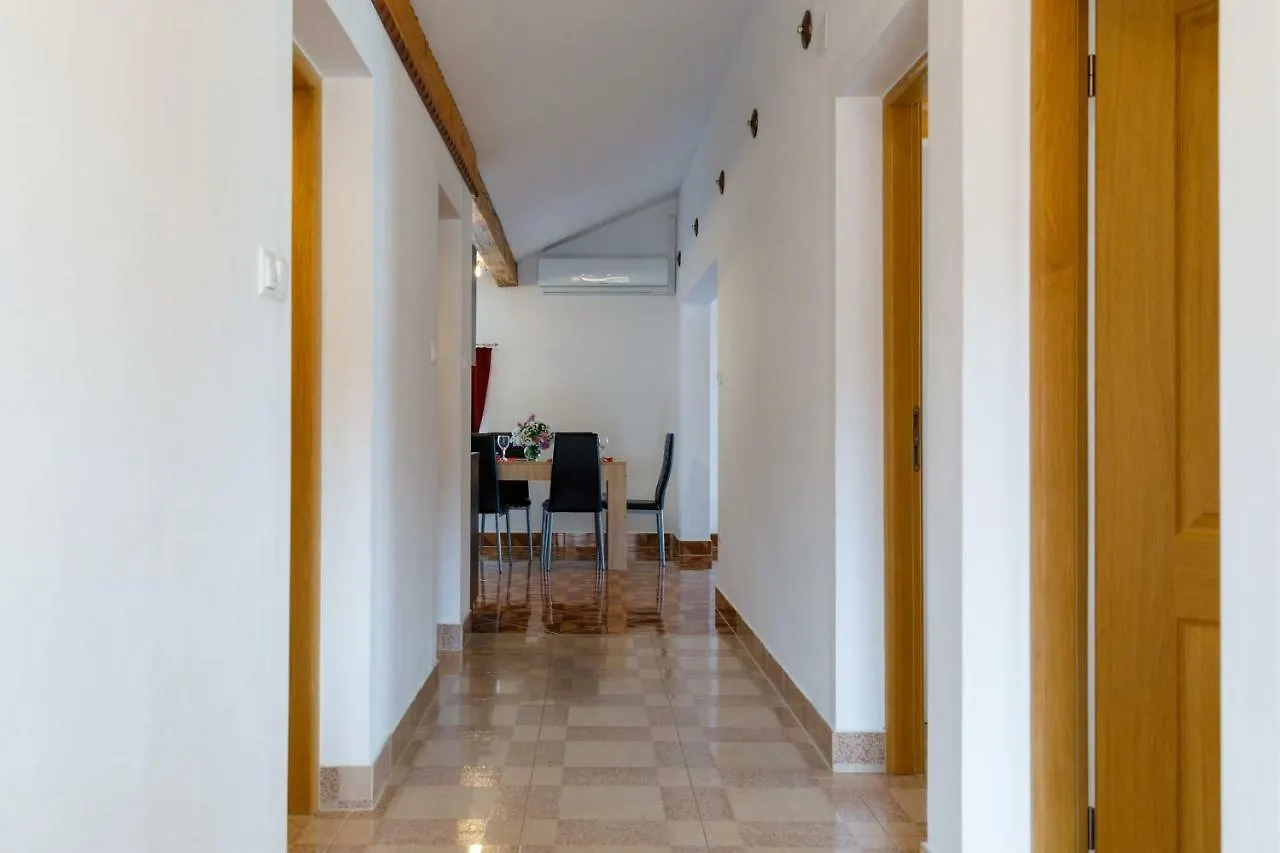 Apartment Aleksandra Malinska